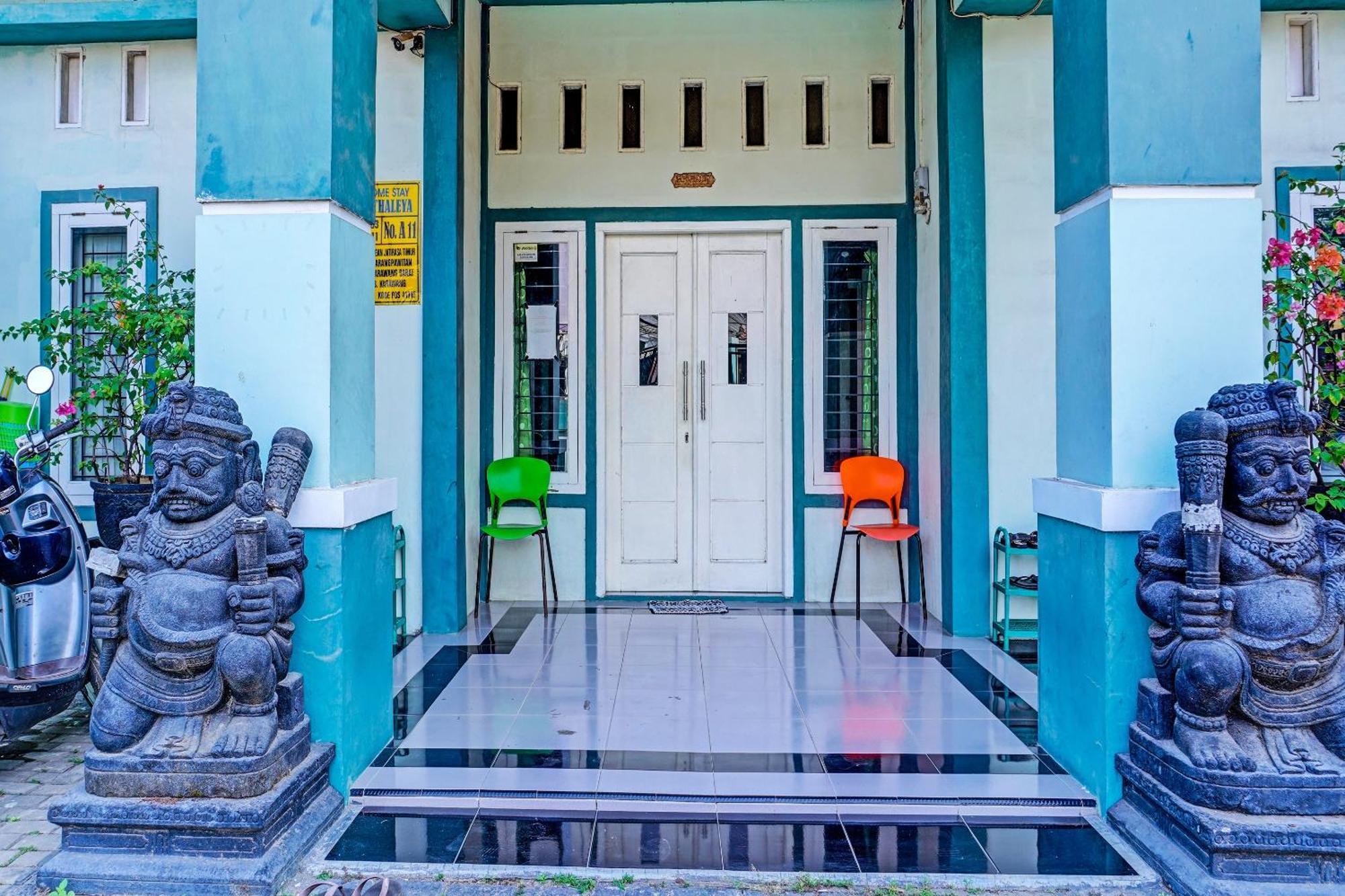 Oyo 91731 Home Stay Elis Cateliya Syariah Караванг Экстерьер фото